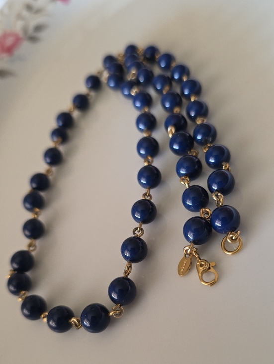 Jewelry - Monet Ceramic-Glass Like Bead Gold tone Linked Neklace